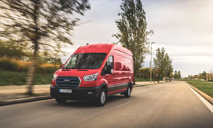 Ford E-Transit 2022 (4)