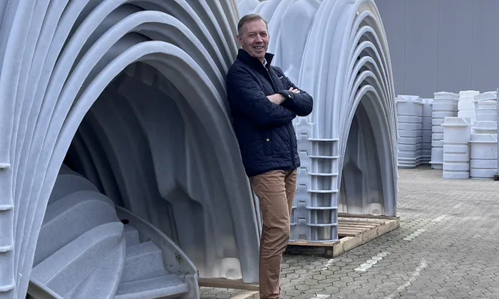 Nick Rønsner foran faskinetunnel