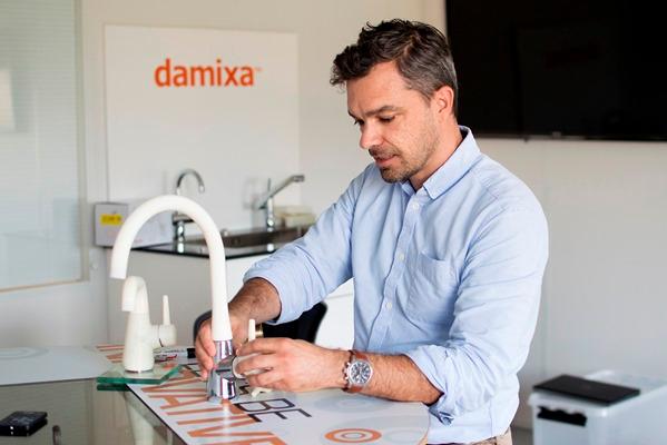 Ny vandhane: Knivskarpt krom i hyggeligt design