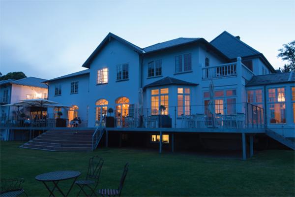 Naturskifer giver stella maris hotel I danmark et tidløst udtryk