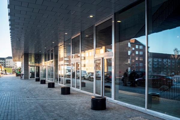 Wicona har leveret profilsystemet til K.B. Hallens ikoniske facade