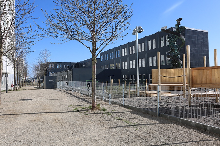 Ajos a/s har opført Danmarks første svanemærkede skole