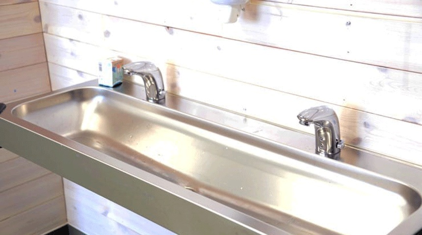 Ydalir-shool_Oras-Electra-touchless-faucets_860x480