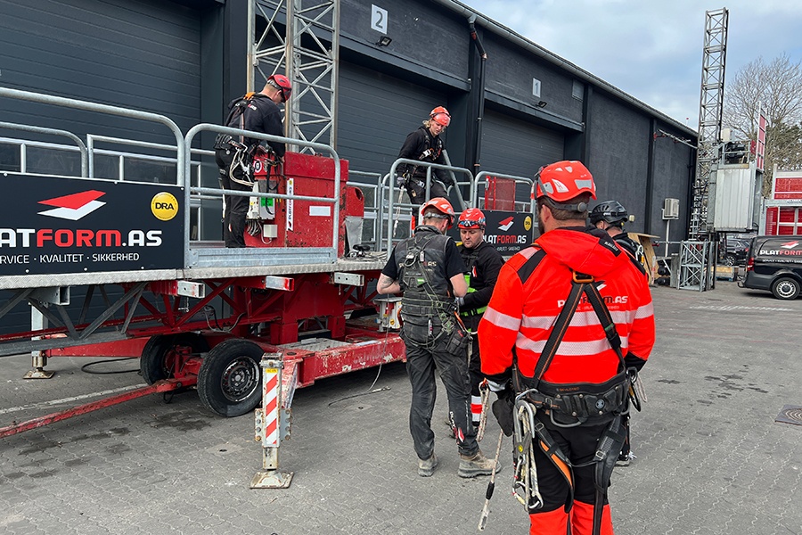 Faldsikringskurser-sikrer-højt-sikkerhedsniveau-i-Platform-2-900x600