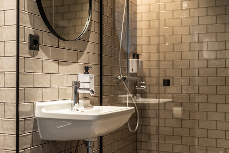 Scandic Nørreport-standard king room-KR-bathroom-1