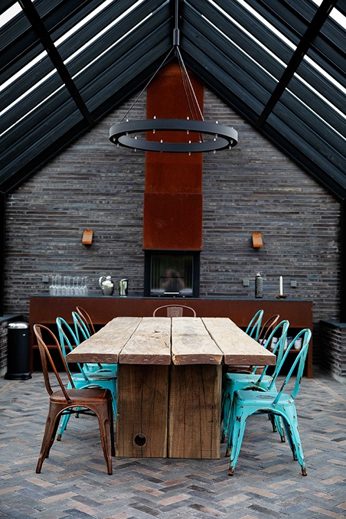 Unika-plankebord-til-udestuen-eller-orangeriet-baeredygtige-materialer-og-tidloest-dansk-design