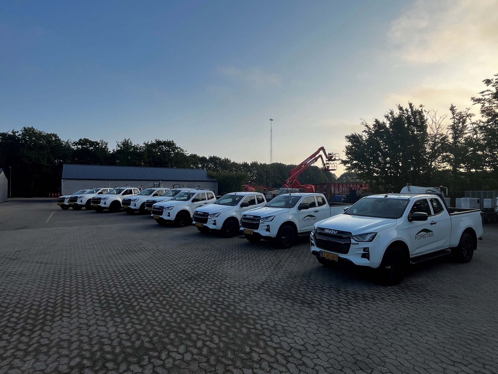 ISUZU leverer 12 nye D-MAX til Forstas 3