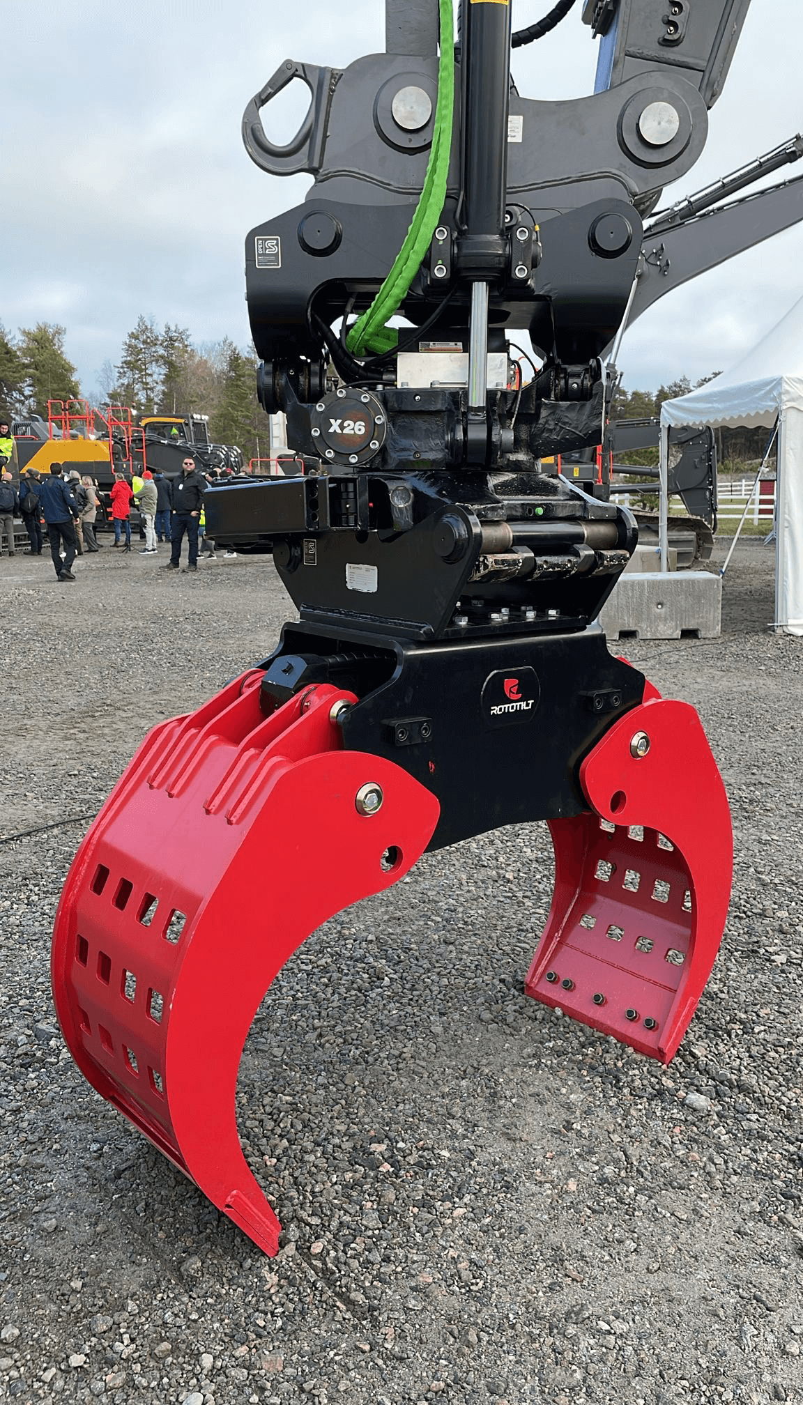 Open-S-combination-Steelwrist-X26-tiltrotator-and-Rototilt-grapple