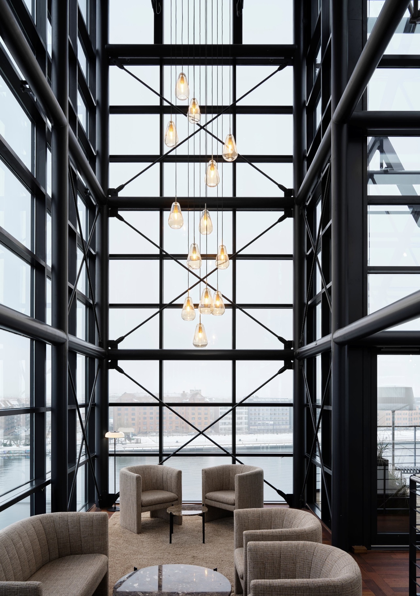 Nuura_Anoli 13_Blossi Floor Black_Project IDA_1