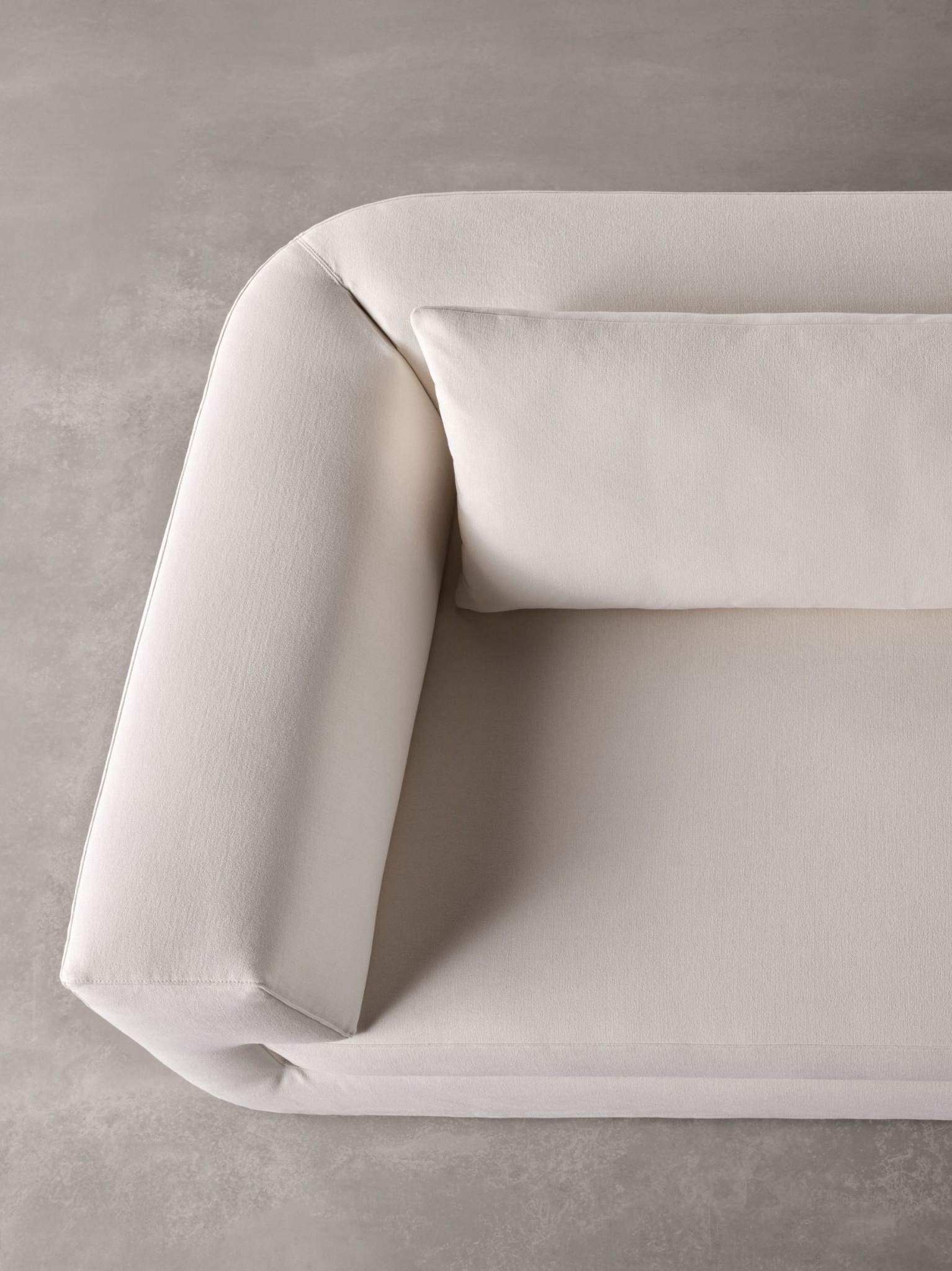 Meridiani 2025_Roger Ghost sofa 04