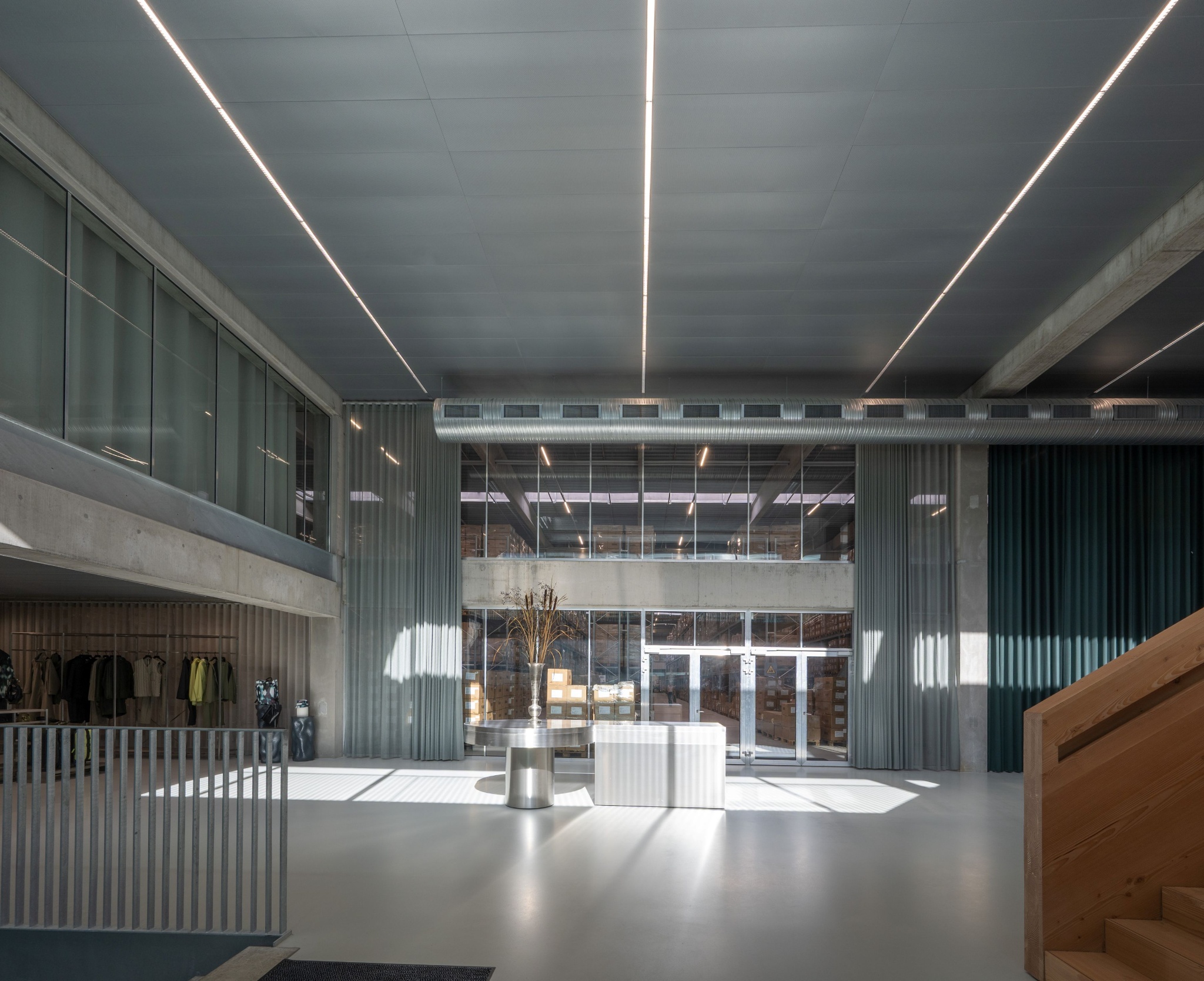 DAMPA_Clip-In_Custom_Rains_HQ_atrium_1