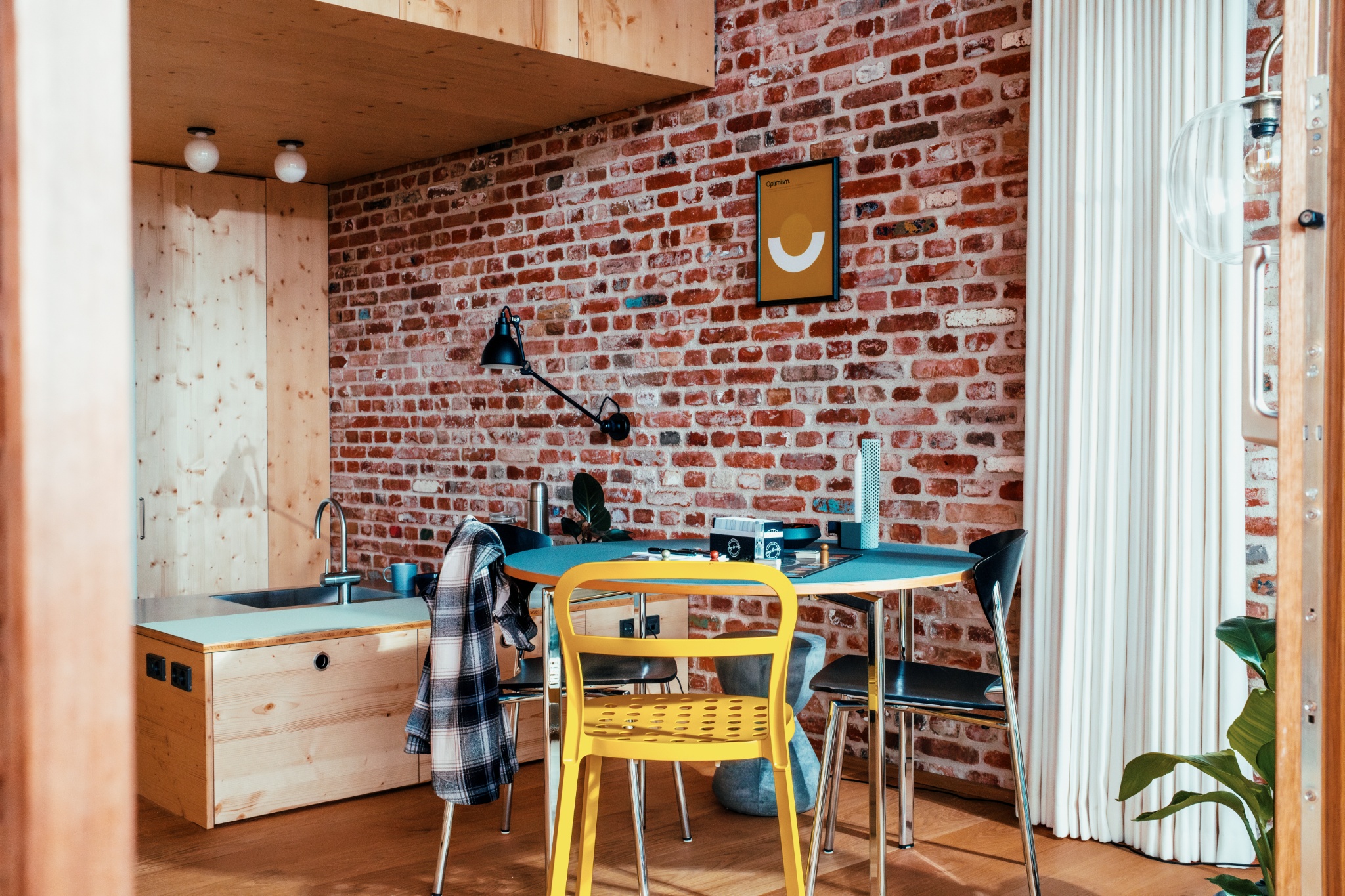 ede16f12-c645-498a-a682-133a598e4ae4