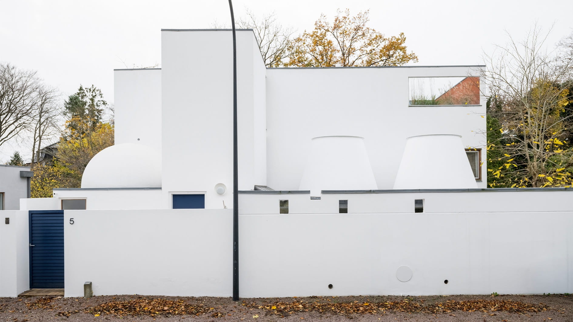 Mogens-Lassens-eget-hus-fra-vejen