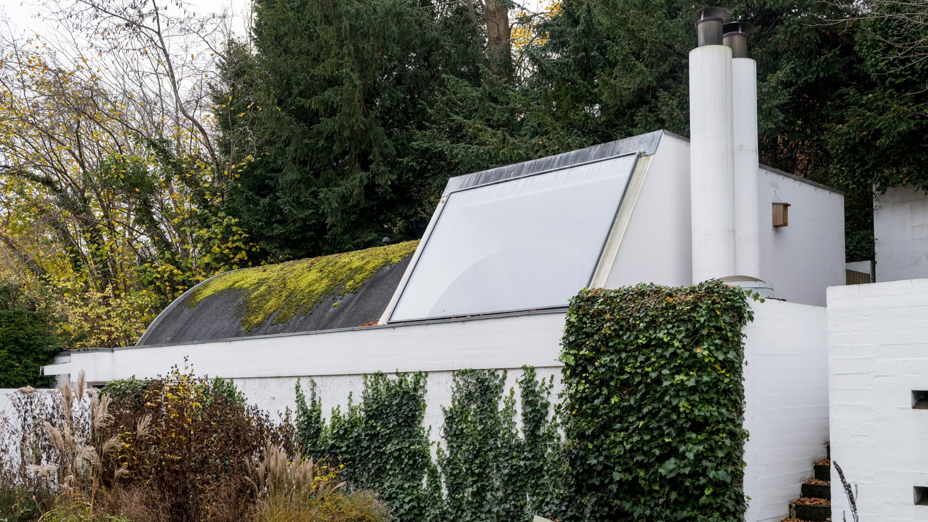 Mogens-Lassens-eget-hus-atelier-skraat