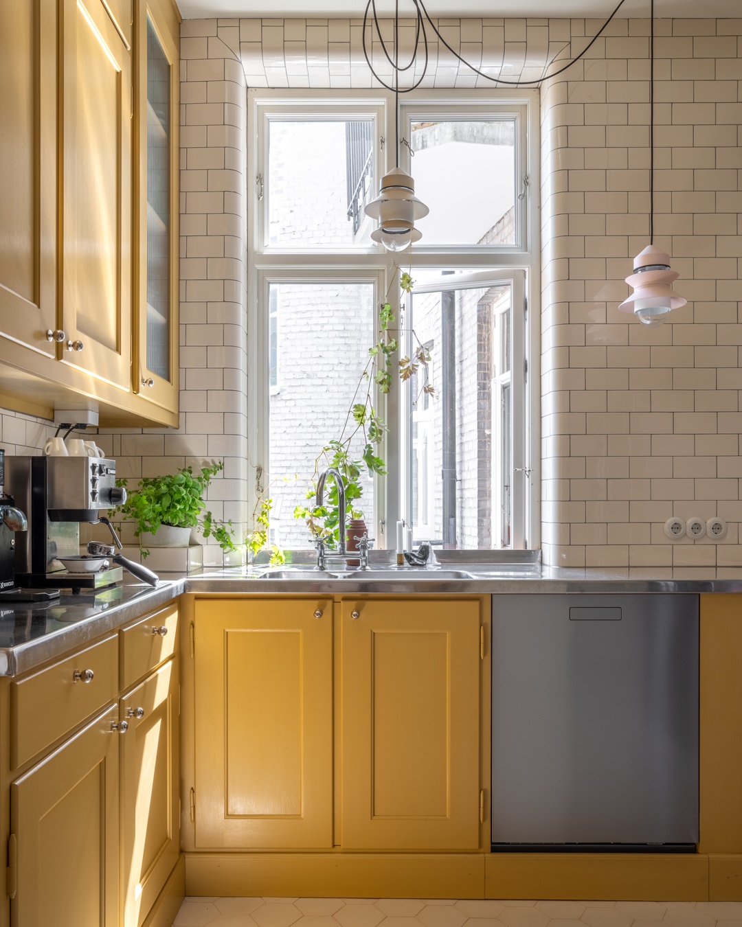 c409adb0-24c1-424d-8780-a93265e80642