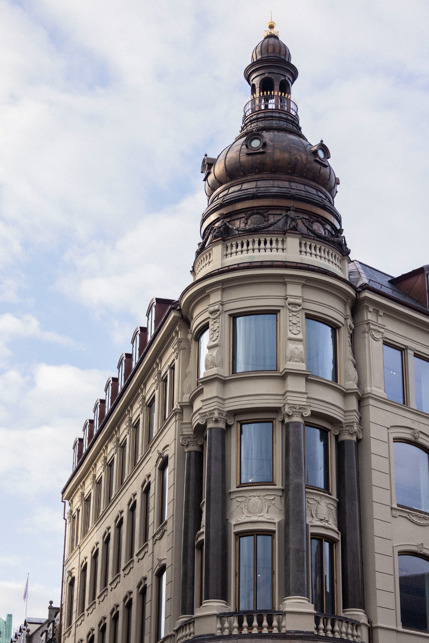 e1a8d9d9-815d-4400-a8f2-1905d654c924