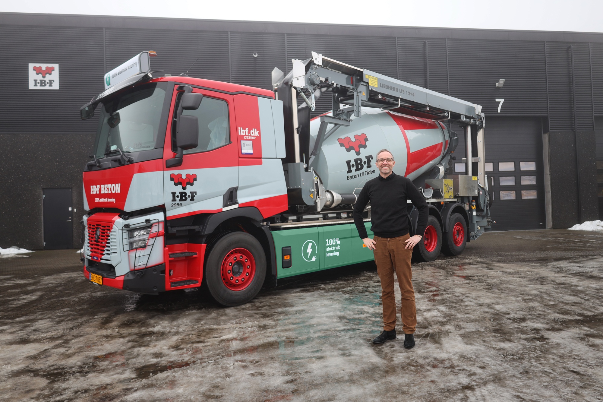 El-lastbiler og direktør Stefan Smidt_presse_1