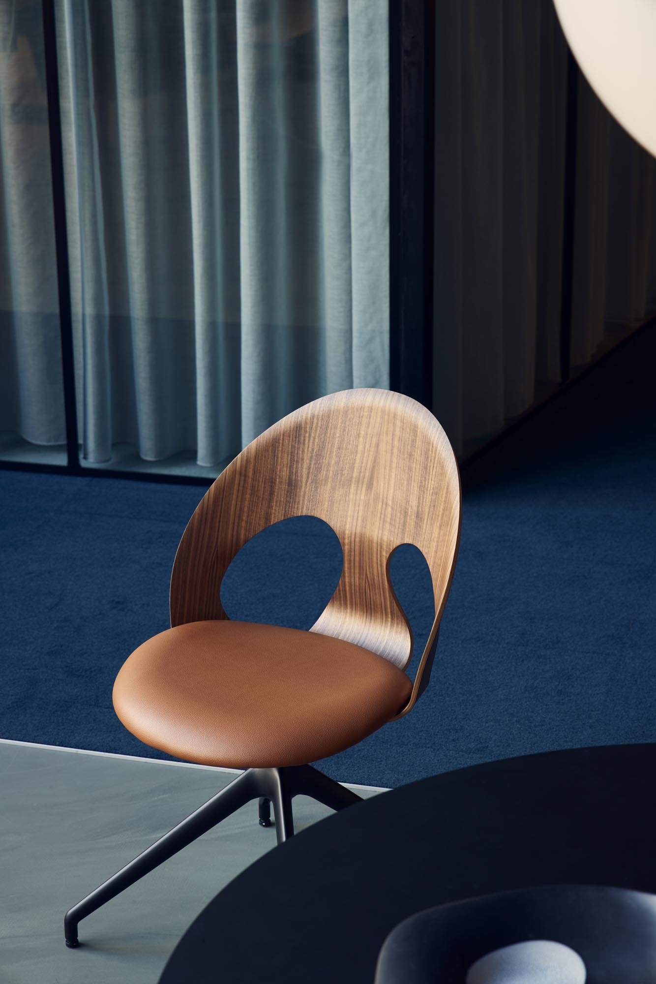 1768463294-vpx-vermund-vl111-conference-chair-vision-black-and-walnut-frame-garda-cognac-seat-3