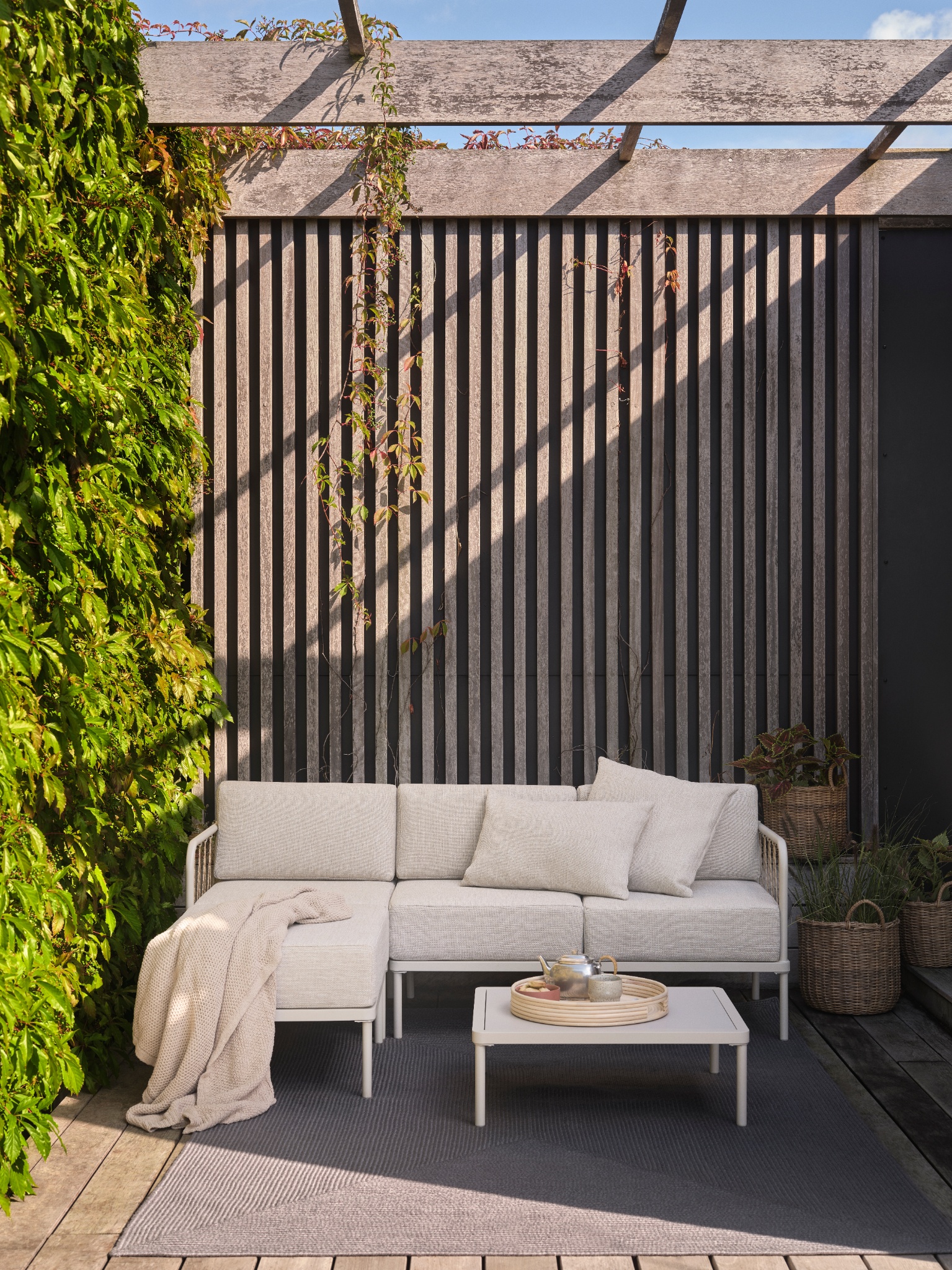 Hadley_Outdoor_Marzipan_Coral_Sand_Bold_Living_011