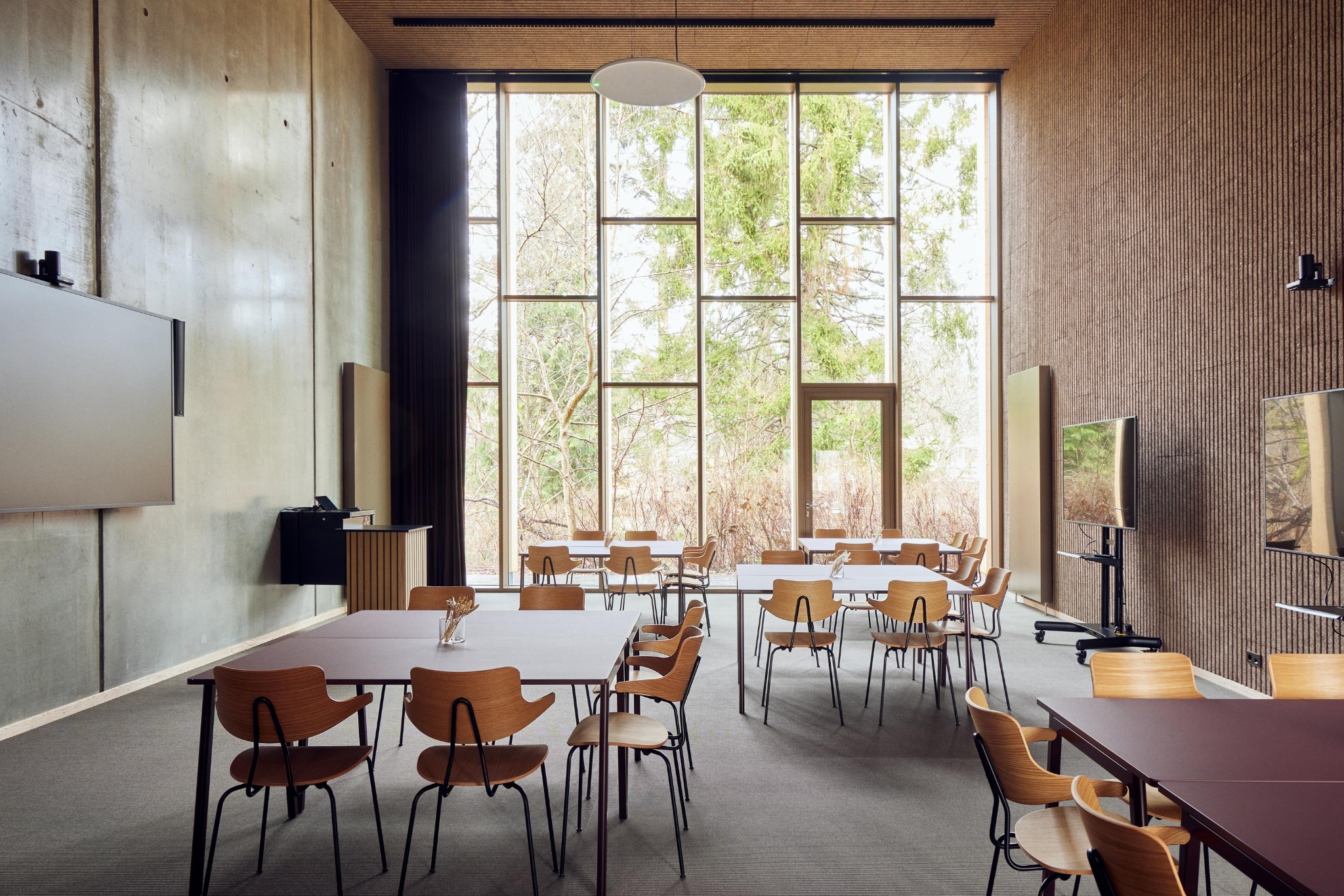 vermund-danishexportacademy-vl118-wood-back-wood-seat-conference-room-table-setup-1