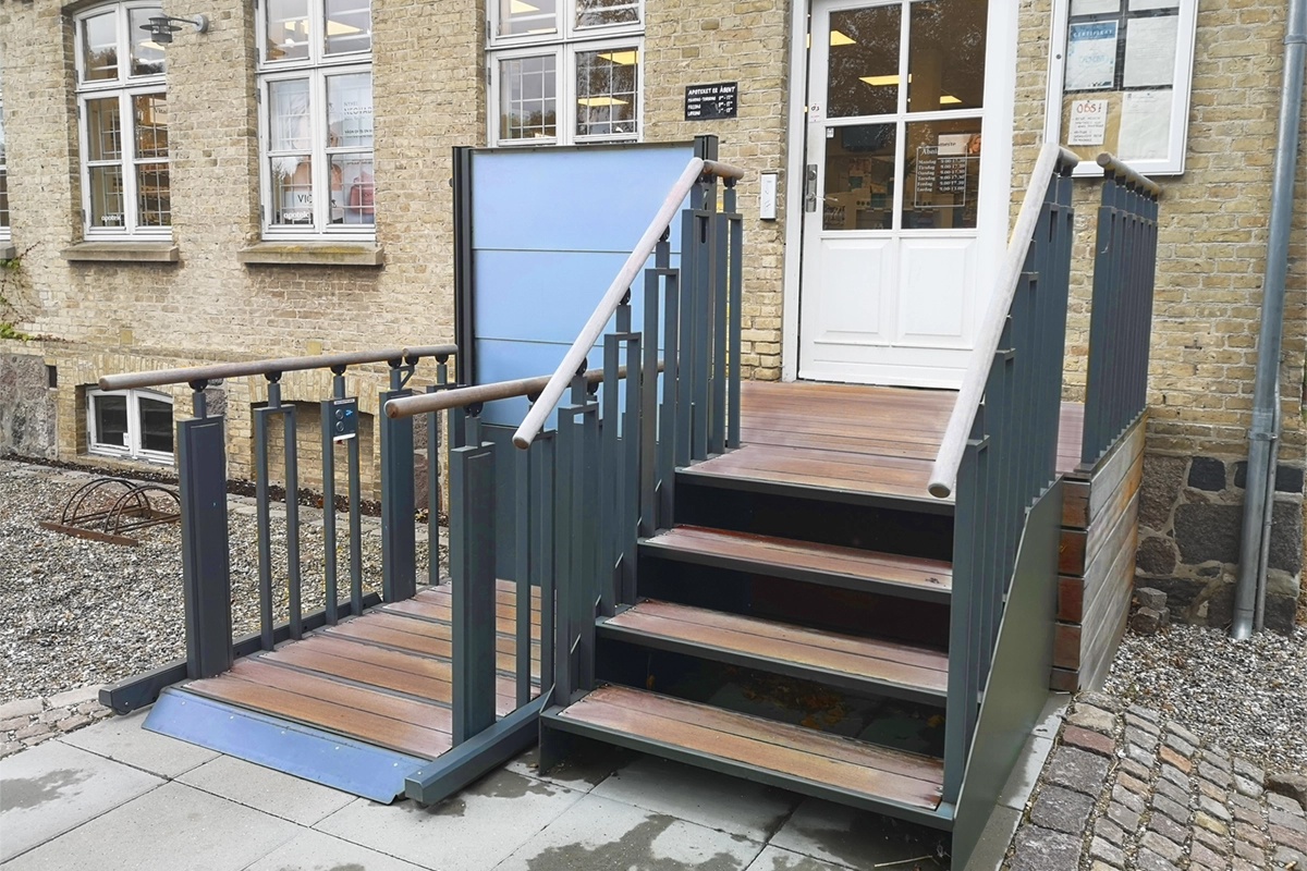 Hvalsø apotek lift_ redigeret_med_farve kopier
